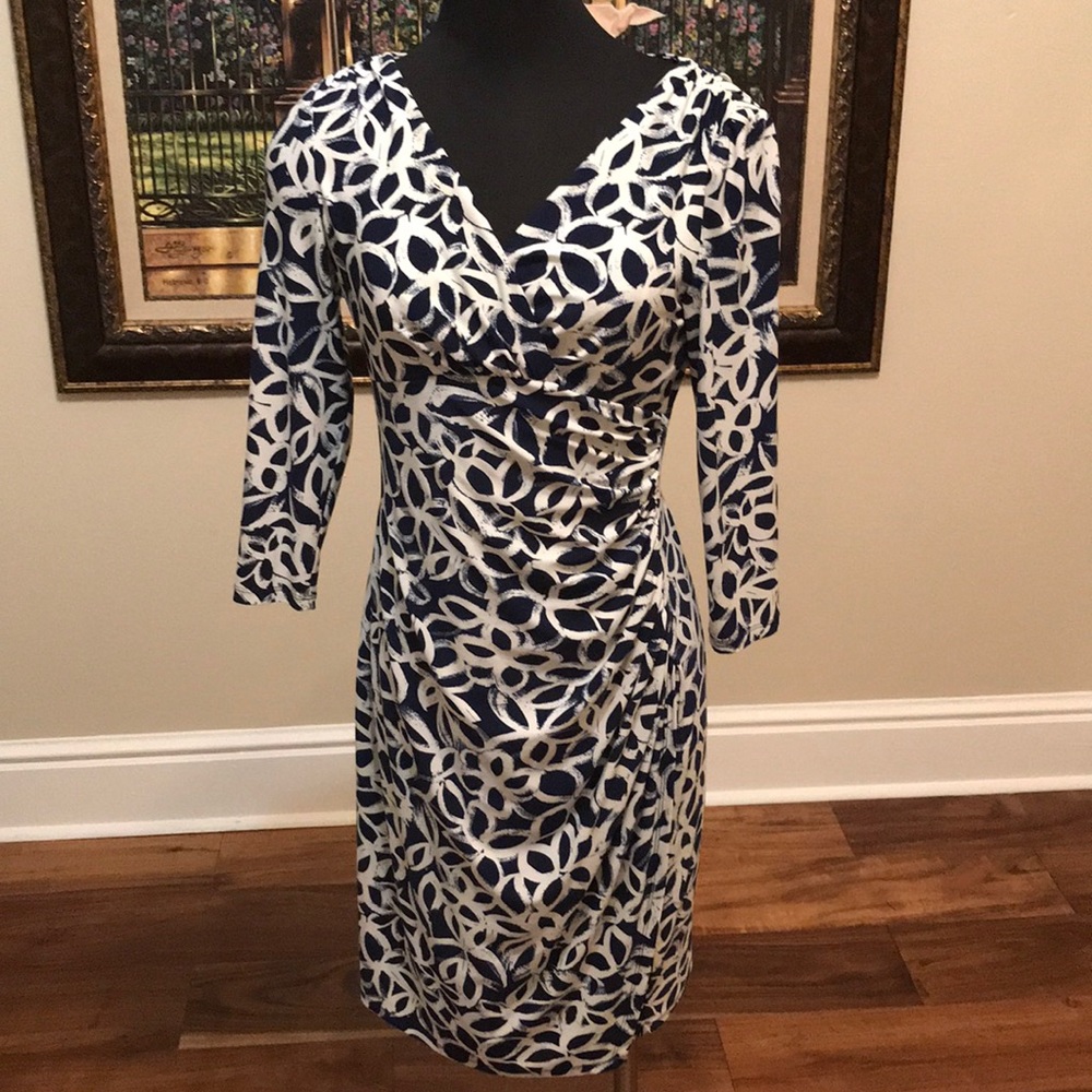Ladies long sleeve dress v neckline